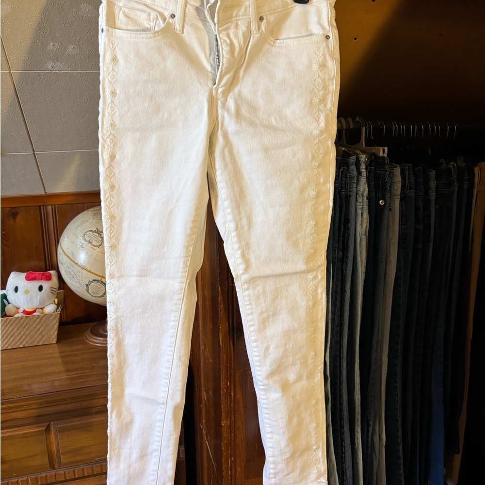 Women's Levi Jeans